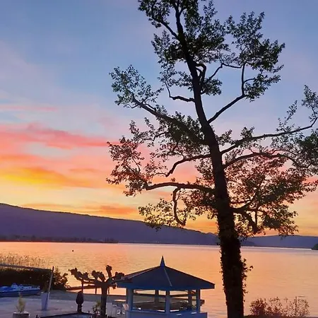Cosy Lakeside With Private *