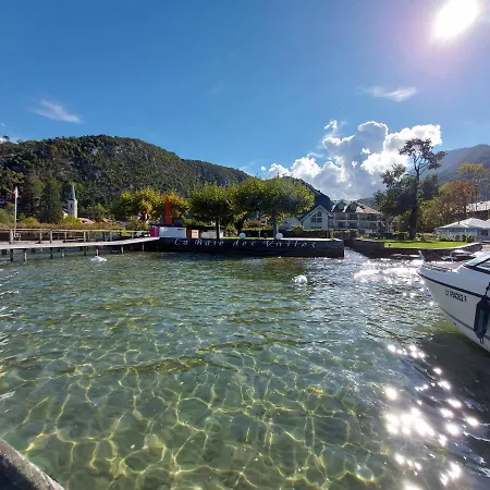 Cosy Lakeside With Private