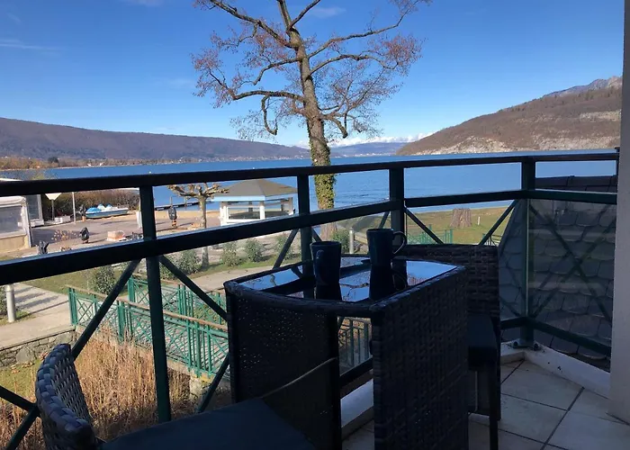 Situation Exceptionnelle Pour Ce Cosy Avec Terrasse Sur Lac, Dans Avec Et Ponton Privee Apartment Duingt
