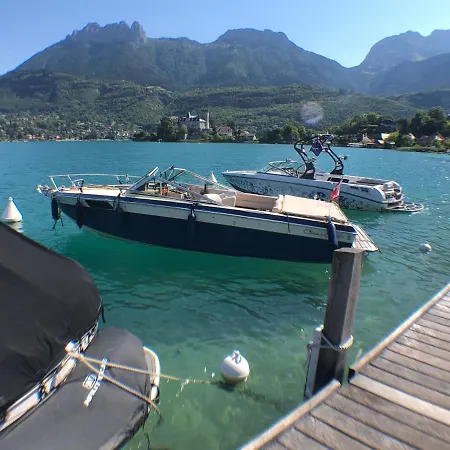 Situation Exceptionnelle Pour Ce Cosy Avec Terrasse Sur Lac, Dans Avec Et Ponton Privee * Duingt