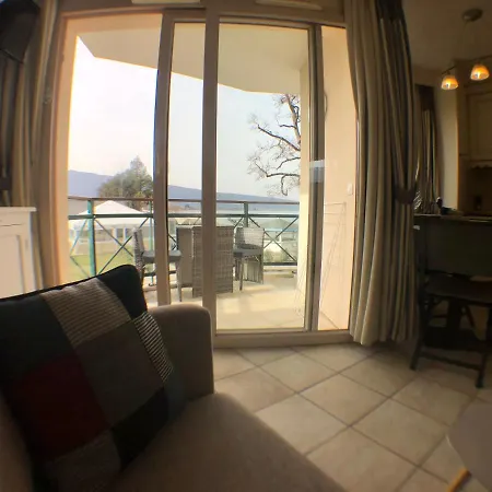 Situation Exceptionnelle Pour Ce Cosy Avec Terrasse Sur Lac, Dans Avec Et Ponton Privee شقة دْوا
